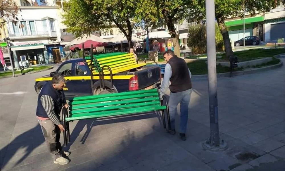 Κατερίνη: Ξηλώνουν μέχρι και τα παγκάκια από τις πλατείες για να μένουν μέσα οι ηλικιωμένοι!